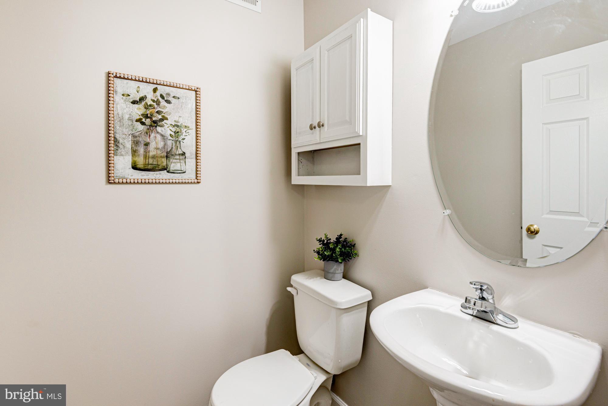 164 Springfield Circle Middletown, DE 19709 - Photo 20 of 49 a bathroom with a toilet a sink and mirror