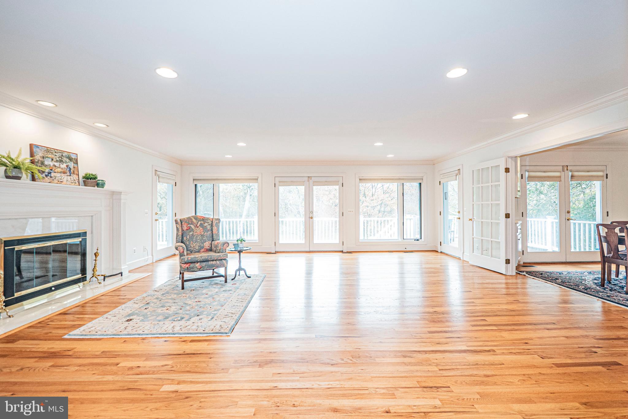 10100 Watkins Road Gaithersburg, MD 20882 - Photo 12 of 113 Main Level - Living Room w/ Hardwood throughout