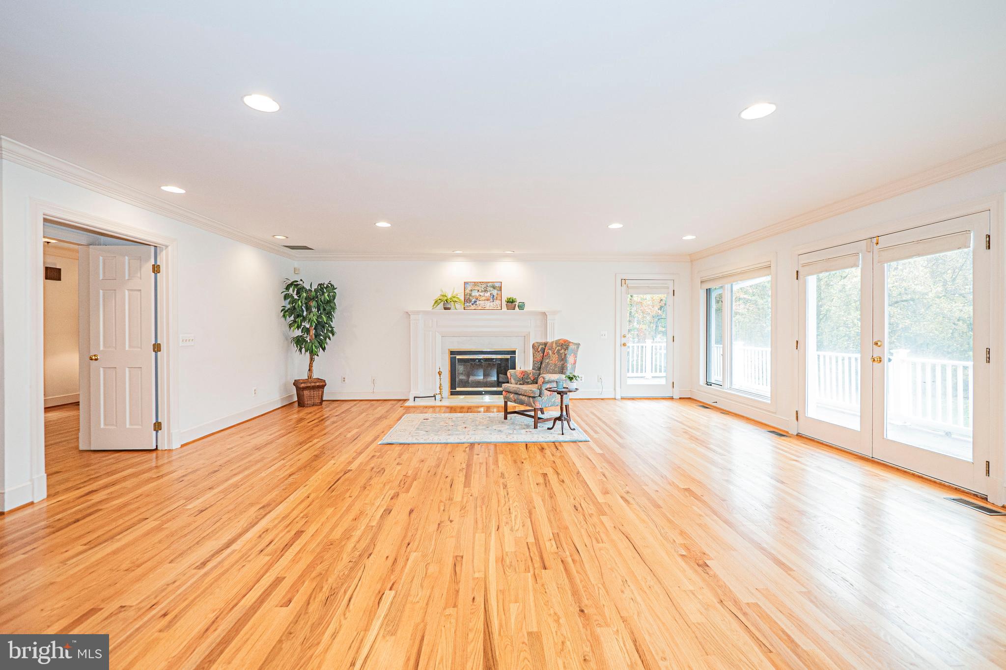 10100 Watkins Road Gaithersburg, MD 20882 - Photo 13 of 113 a large room with a large window and furniture