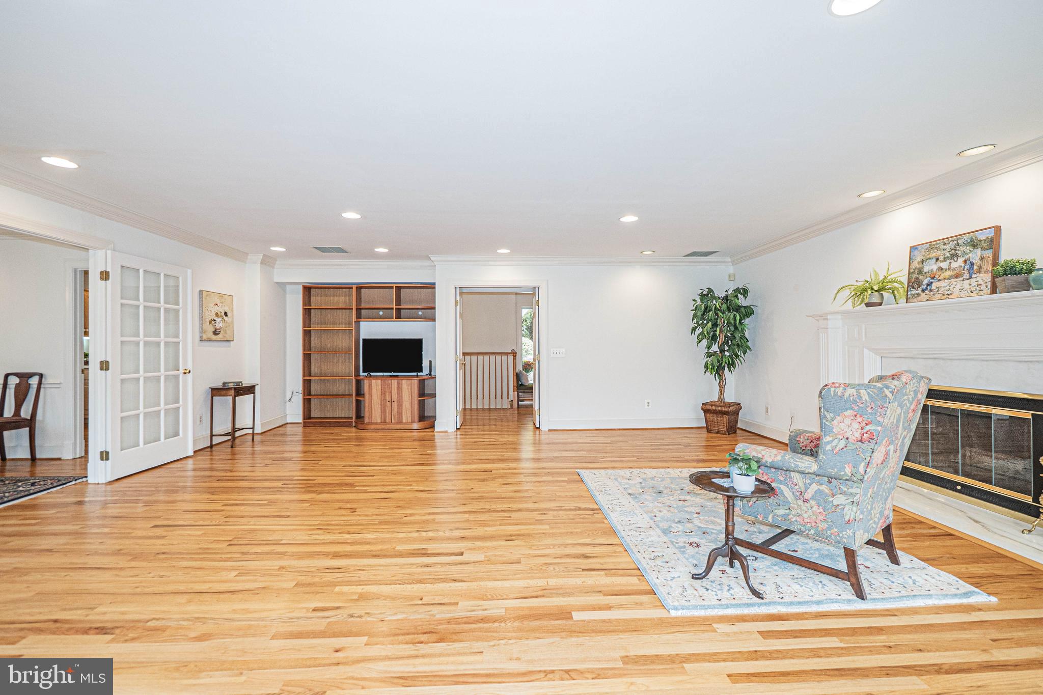 10100 Watkins Road Gaithersburg, MD 20882 - Photo 14 of 113 a living room with furniture and wooden floor