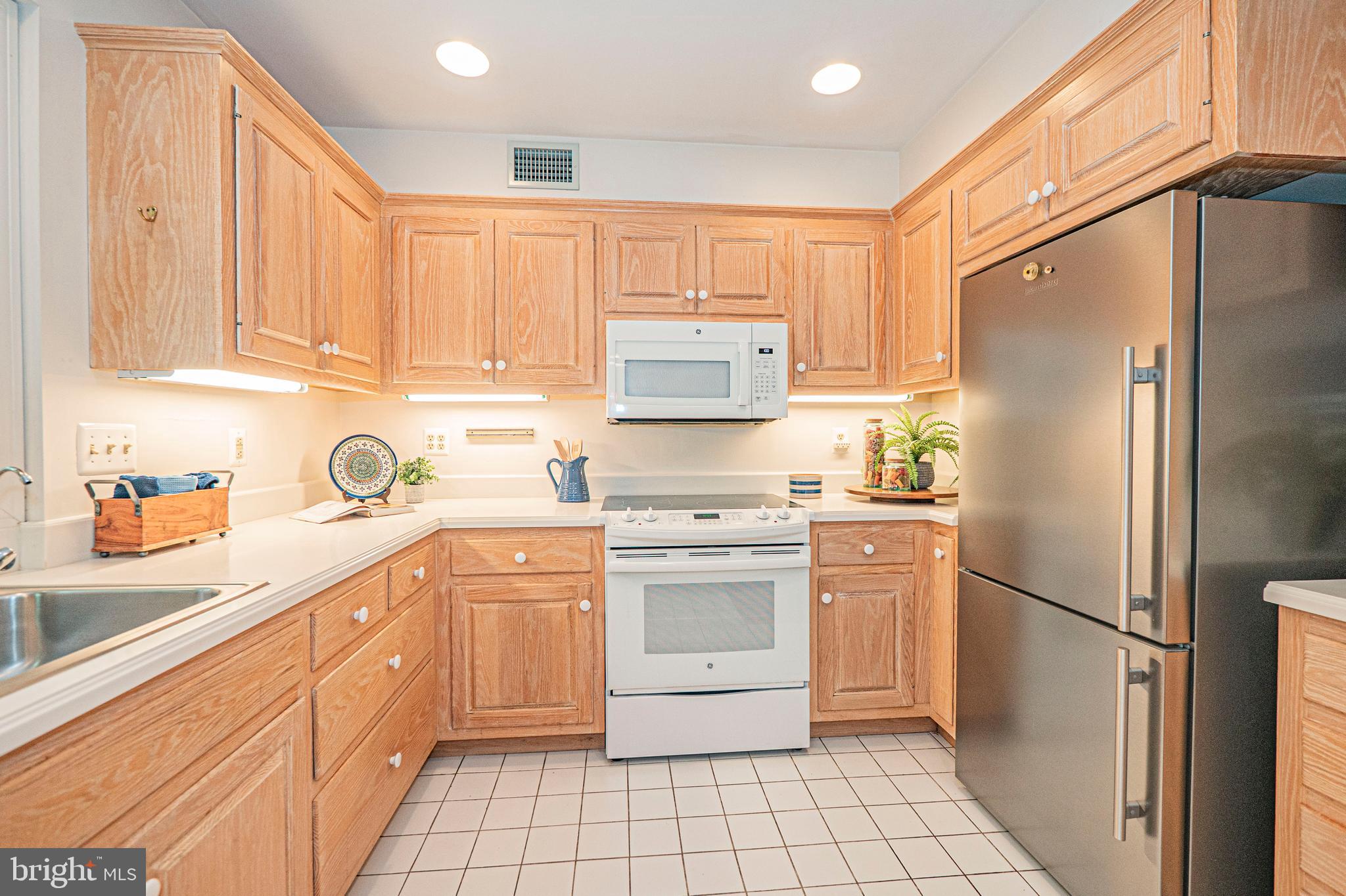 10100 Watkins Road Gaithersburg, MD 20882 - Photo 29 of 113 Main Level - Kitchen