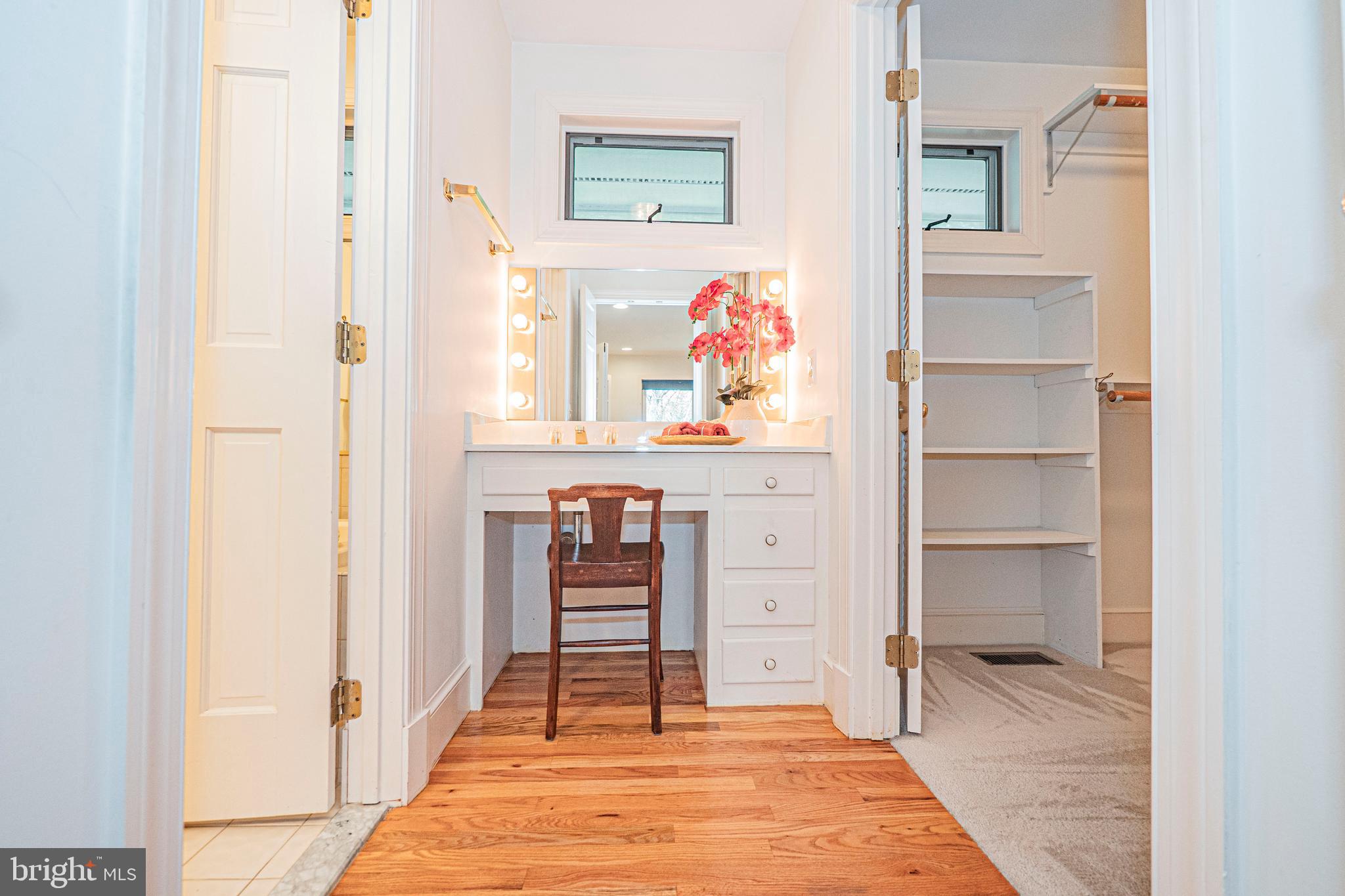 10100 Watkins Road Gaithersburg, MD 20882 - Photo 42 of 113 Main Level - Primary Dressing Room