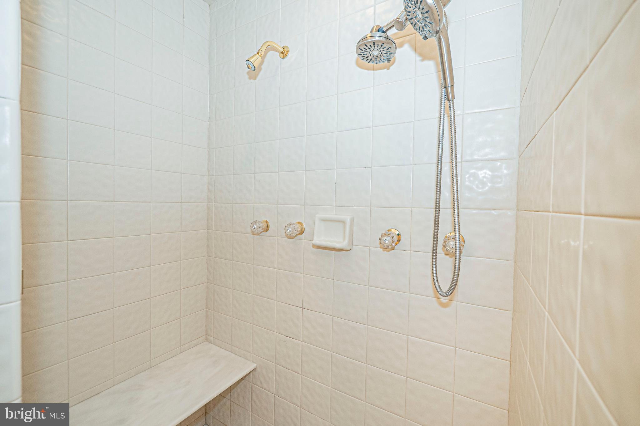 10100 Watkins Road Gaithersburg, MD 20882 - Photo 47 of 113 Main Level - Primary Bathroom