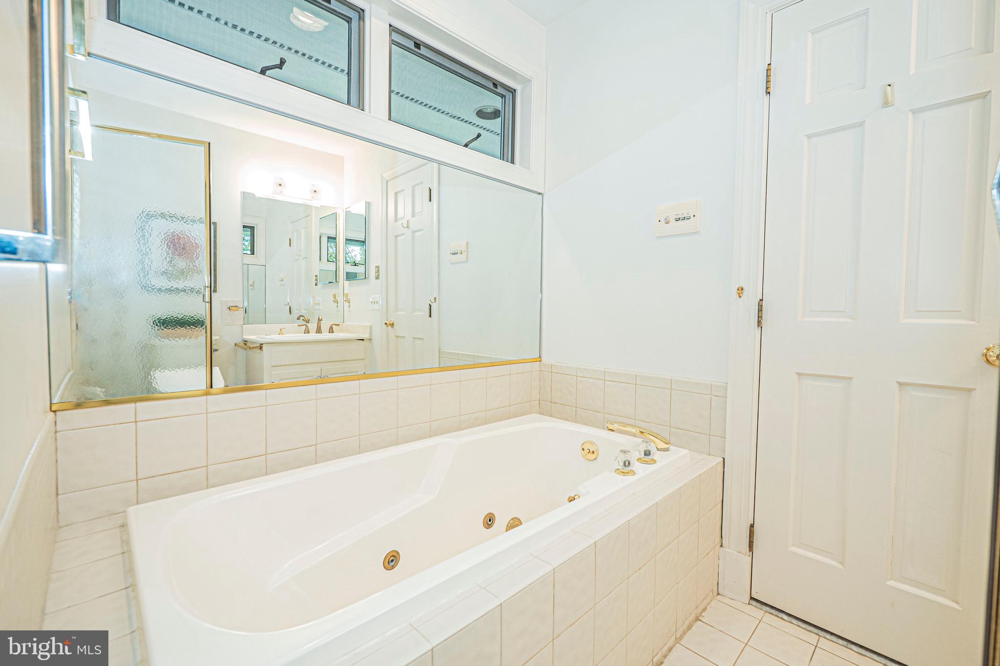 10100 Watkins Road Gaithersburg, MD 20882 - Photo 48 of 113 a bathroom with bathtub and shower