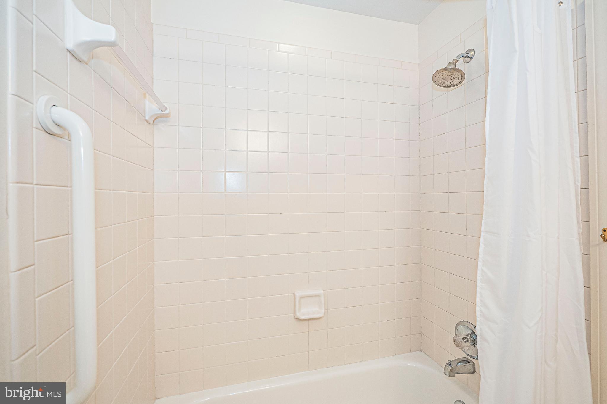 10100 Watkins Road Gaithersburg, MD 20882 - Photo 82 of 113 a bathroom with a bathtub