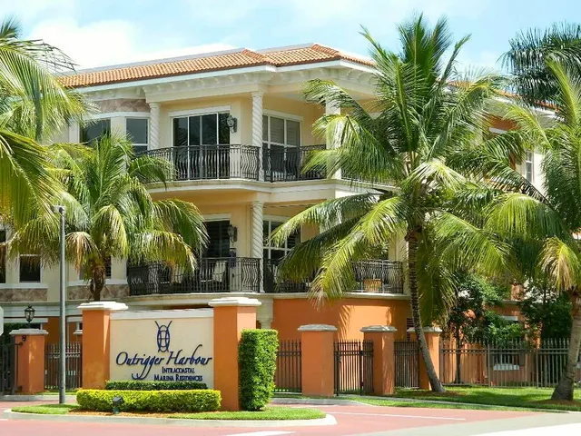 $275,000 | 1405 Northeast Indian River Drive, Unit 22, Jensen Beach, FL 34957