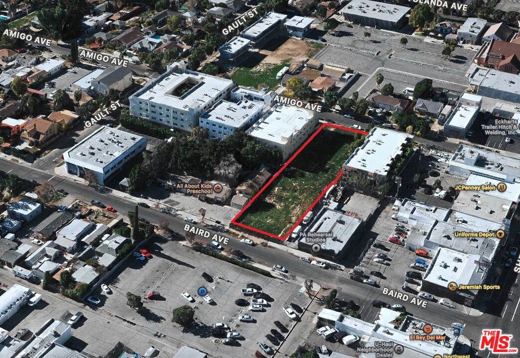 7131 Baird Avenue Reseda, CA 91335 - Photo 4 of 5