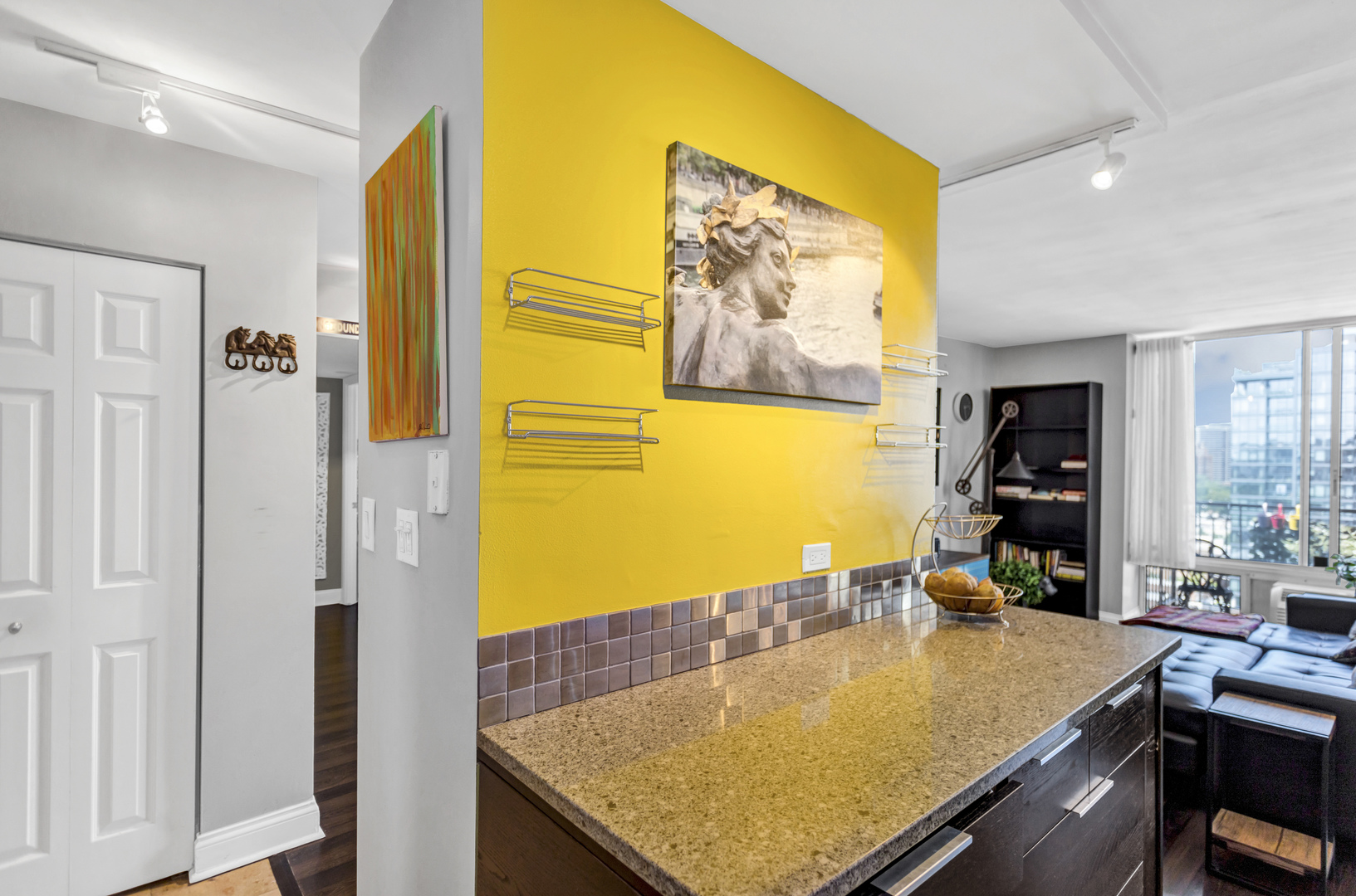 450 West Briar Place, Unit 13G Chicago, IL 60657 - Photo 13 of 34