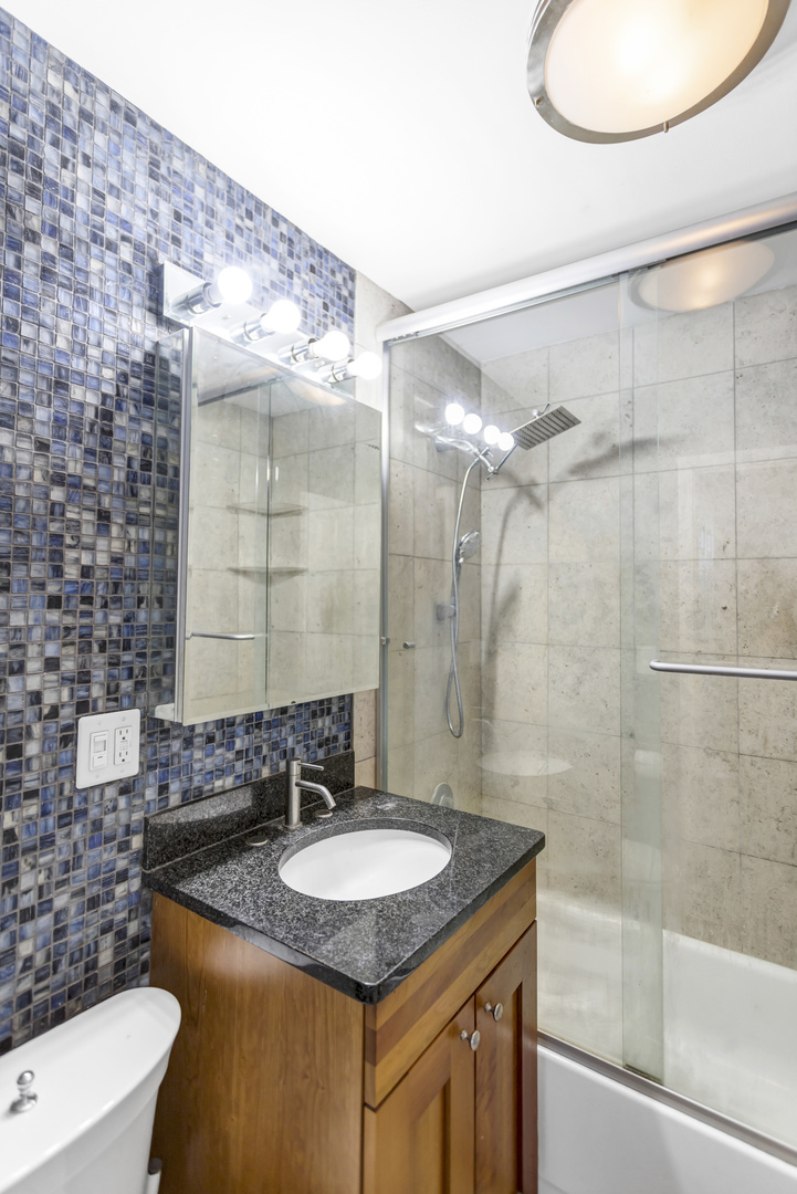 450 West Briar Place, Unit 13G Chicago, IL 60657 - Photo 19 of 34