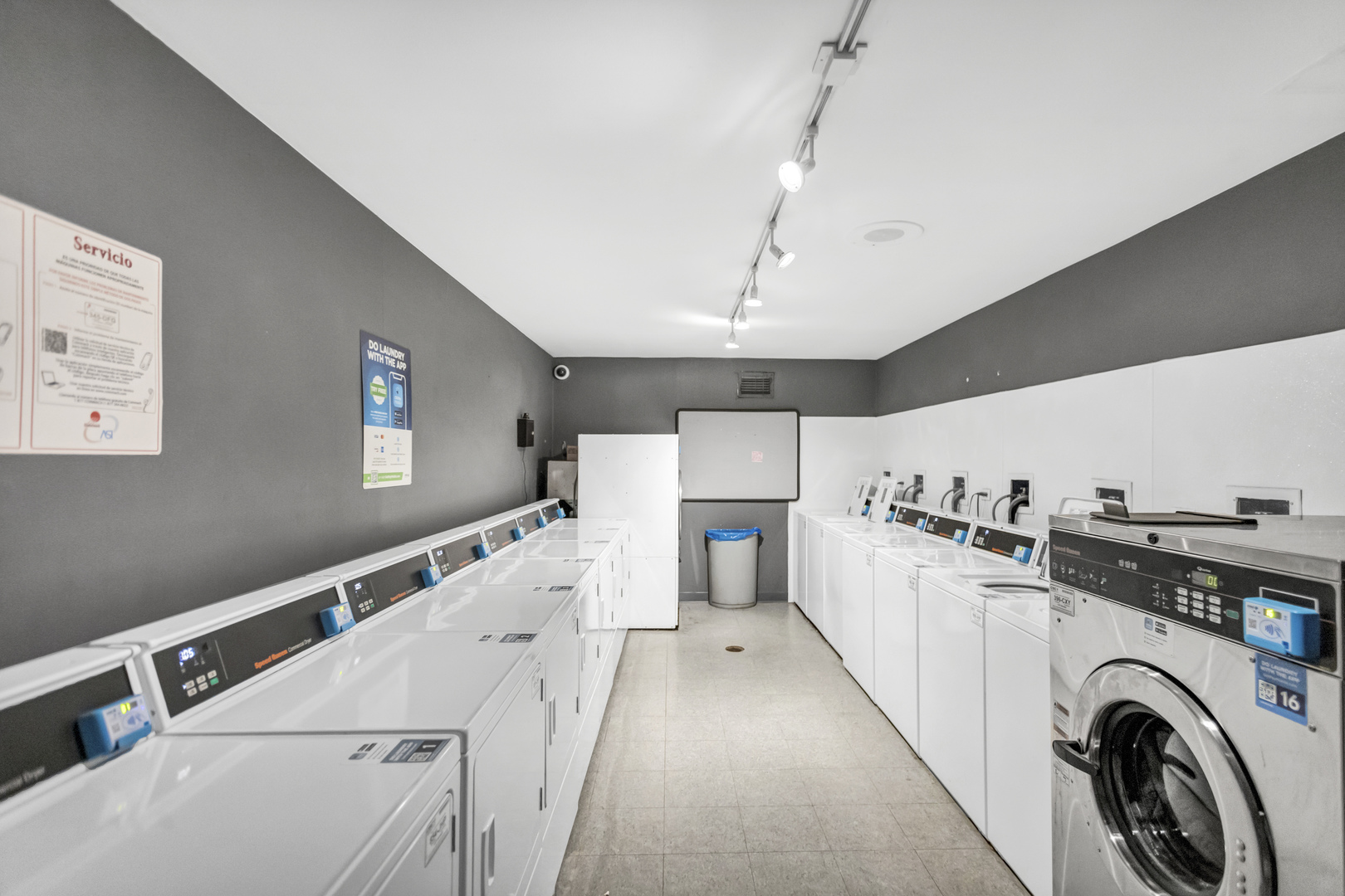 450 West Briar Place, Unit 13G Chicago, IL 60657 - Photo 24 of 34