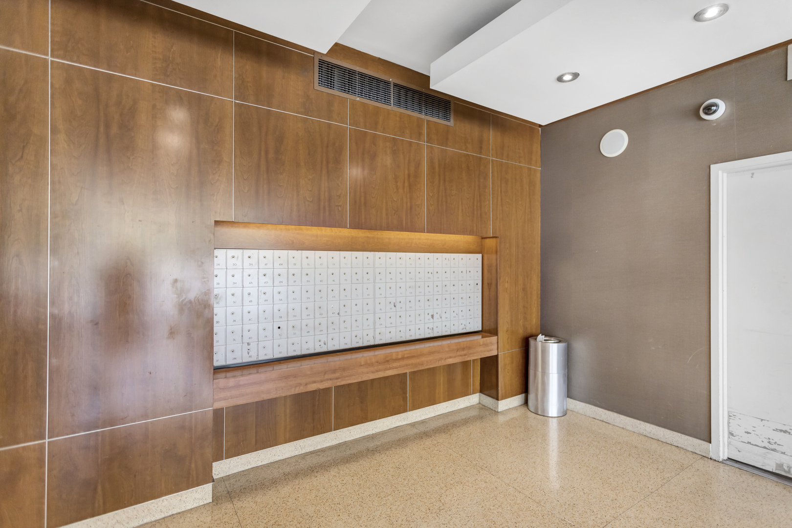 450 West Briar Place, Unit 13G Chicago, IL 60657 - Photo 6 of 34