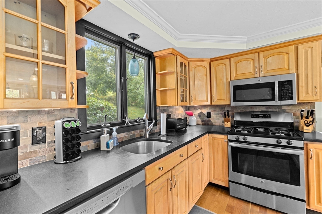 22 Kings Way Scituate, MA 02066 - Photo 4 of 27