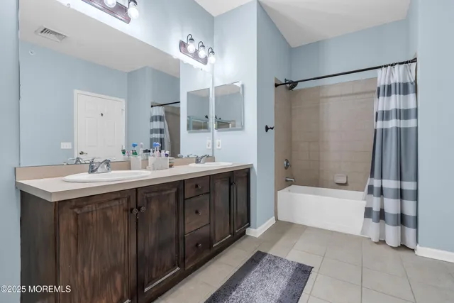 $489,000 | 136 Mill Pond Way, Unit 22, Eatontown, NJ 07724