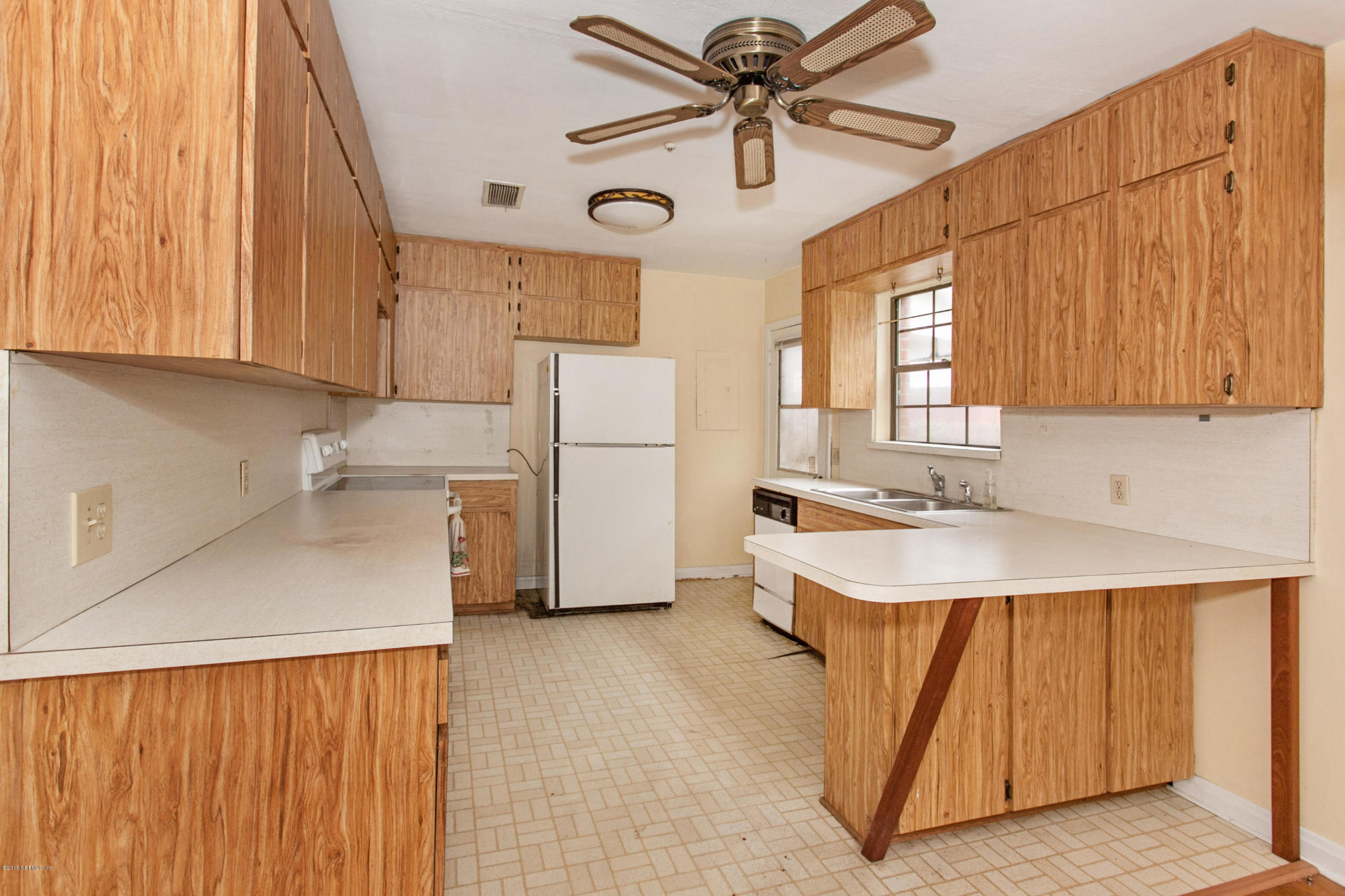 2365 Ridgewood Road Jacksonville, FL 32207 - Photo 9 of 13 006_Kitchen