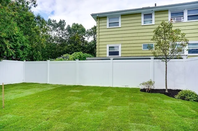 a view of backyard with house and garden