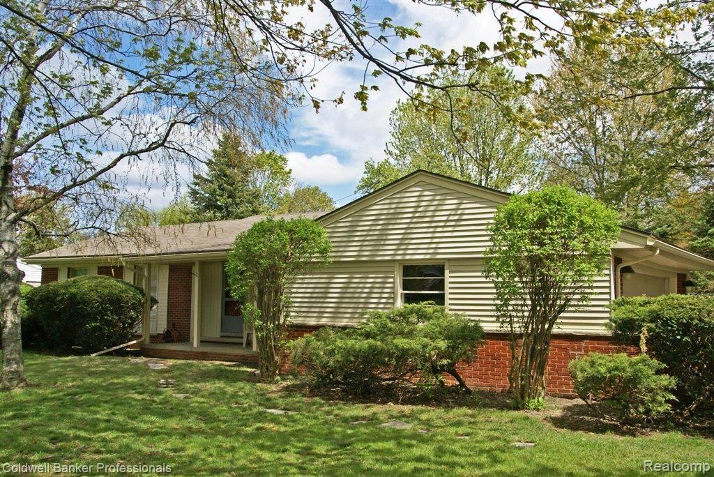 28412 Farmington Road Farmington, MI 48334 - Photo 19 of 21 Front Exterior 2.jpg