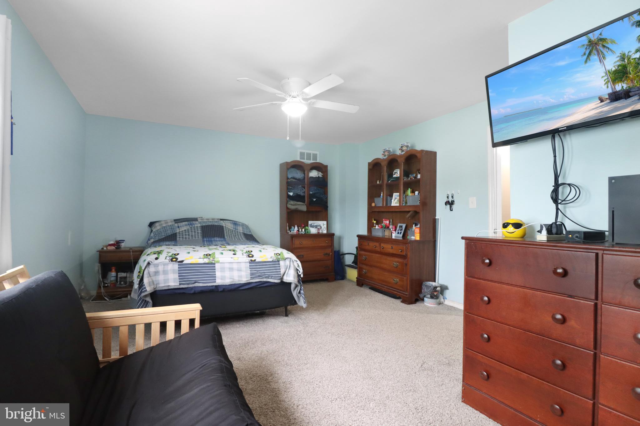 240 Youngs Road Trenton, NJ 08619 - Photo 50 of 66 Bedroom 3, upper floor