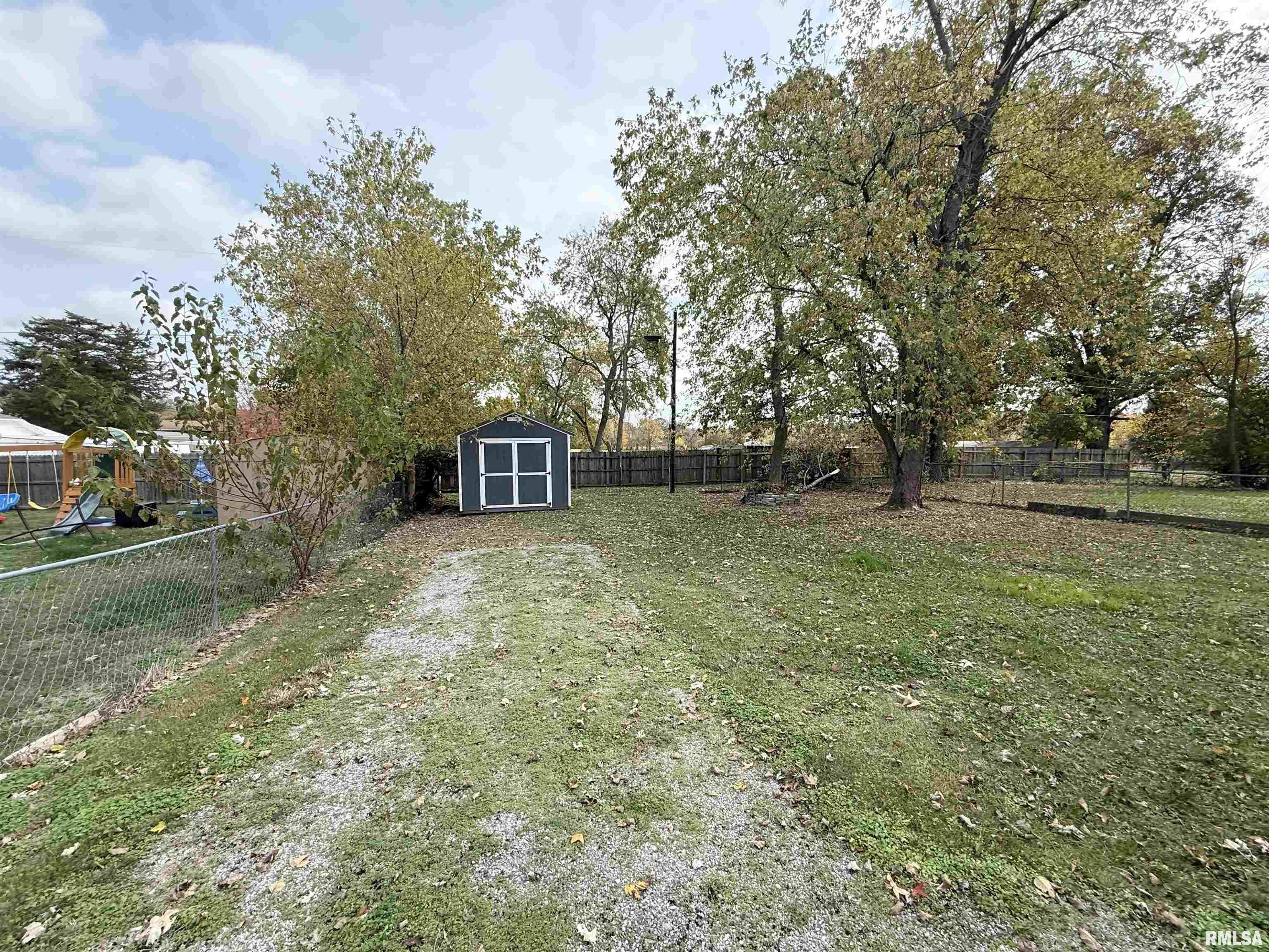 116 Wilson Street Hurst, IL 62949 - Photo 2 of 11