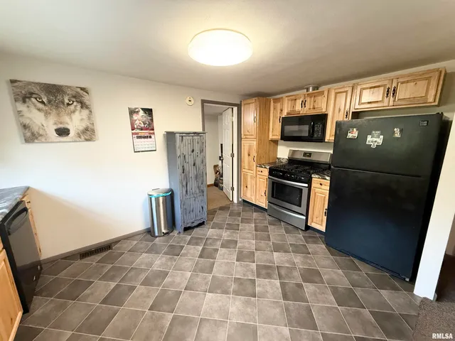 $65,000 | 116 Wilson Street, Hurst, IL 62949