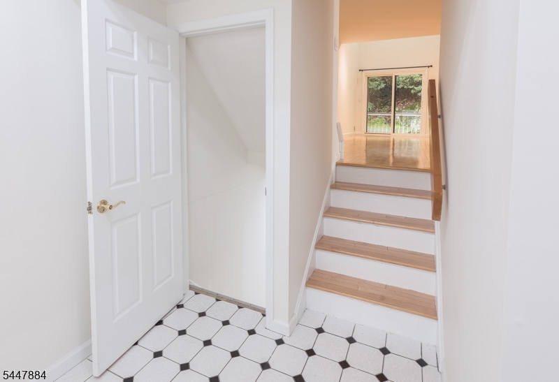 89 Continental Road Morris Plains, NJ 07950 - Photo 11 of 38