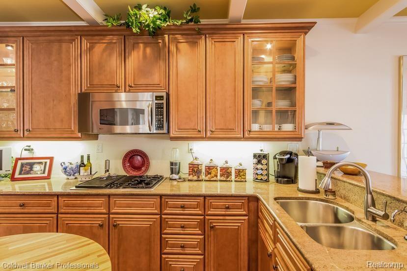 24901 Reeds Pointe Drive, Unit 16 Novi, MI 48374 - Photo 14 of 50 Kitchen 3