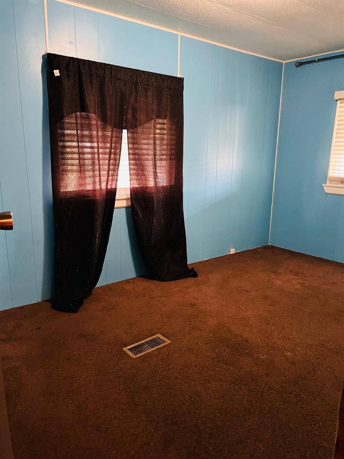 3950 Mack Road, Unit 175 Sacramento, CA 95823 - Photo 14 of 19 a bed room with a bed and a window