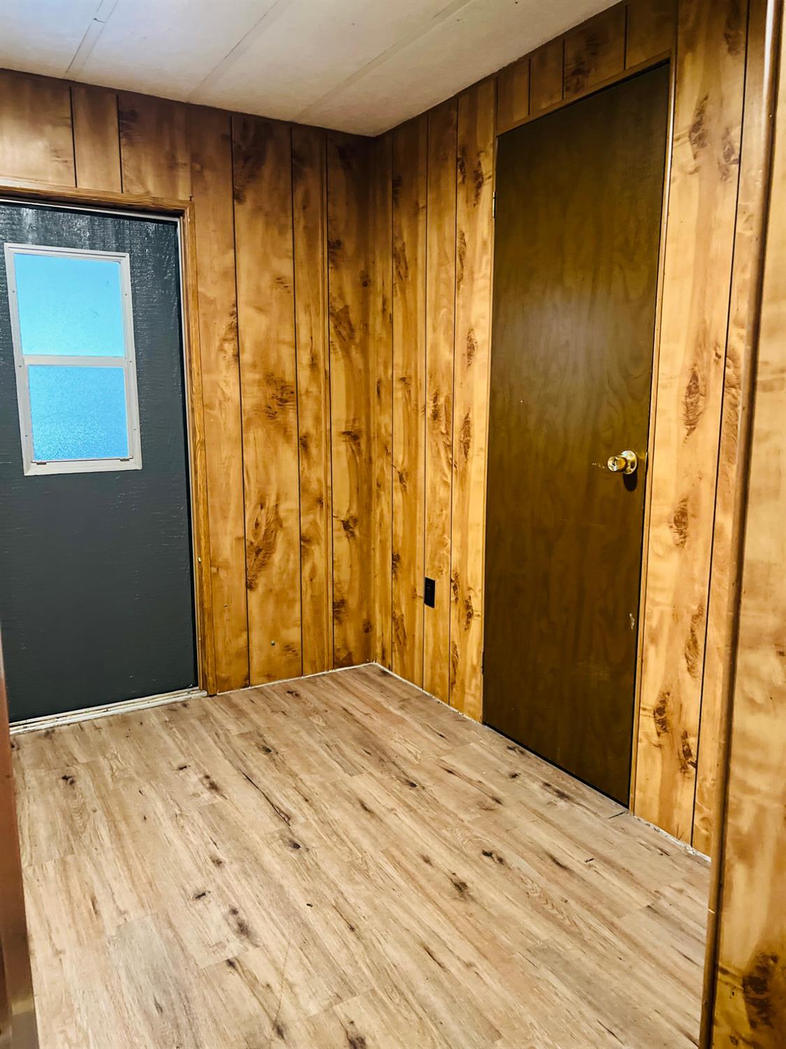 3950 Mack Road, Unit 175 Sacramento, CA 95823 - Photo 16 of 19 a bedroom with a bed and a mirror