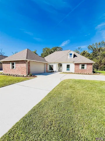 $329,000 | 18175 River Landing Drive, Prairieville, LA 70769