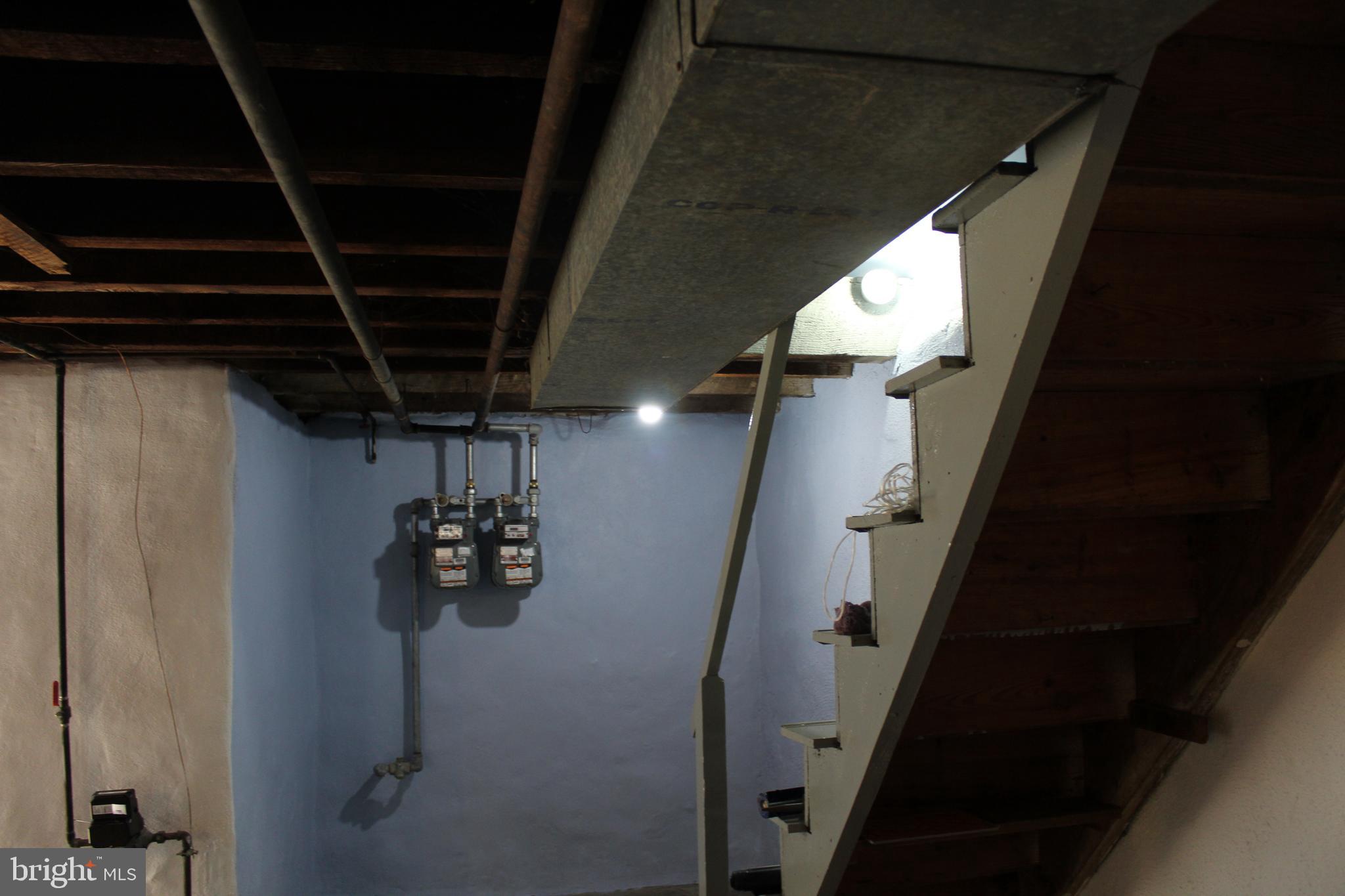 565 East Tabor Road Philadelphia, PA 19120 - Photo 19 of 20 a view of entryway