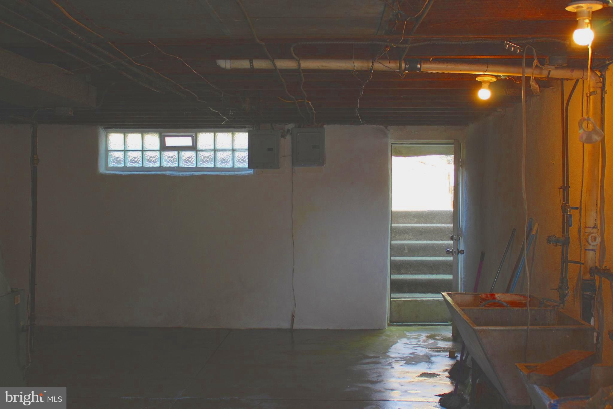 565 East Tabor Road Philadelphia, PA 19120 - Photo 20 of 20 a view of empty room with wooden floor and fan