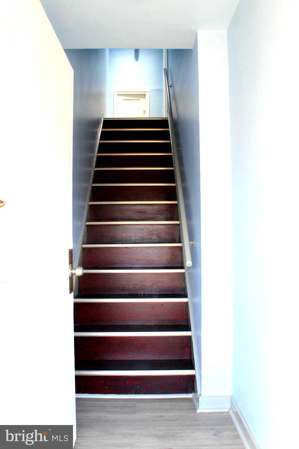 565 East Tabor Road Philadelphia, PA 19120 - Photo 8 of 20 a view of entryway
