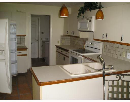 22763 Meridiana Drive, Unit 14 Boca Raton, FL 33433 - Photo 4 of 16 Kitchen