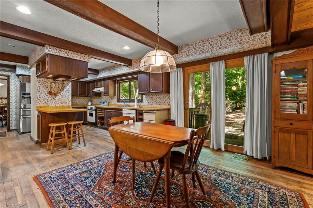 5718 Oak Tree Road Greensboro, NC 27455 - Photo 8 of 40