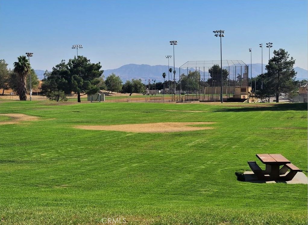 1440 West Edgehill Road, Unit 14 San Bernardino, CA 92405 - Photo 28 of 34 a garden view