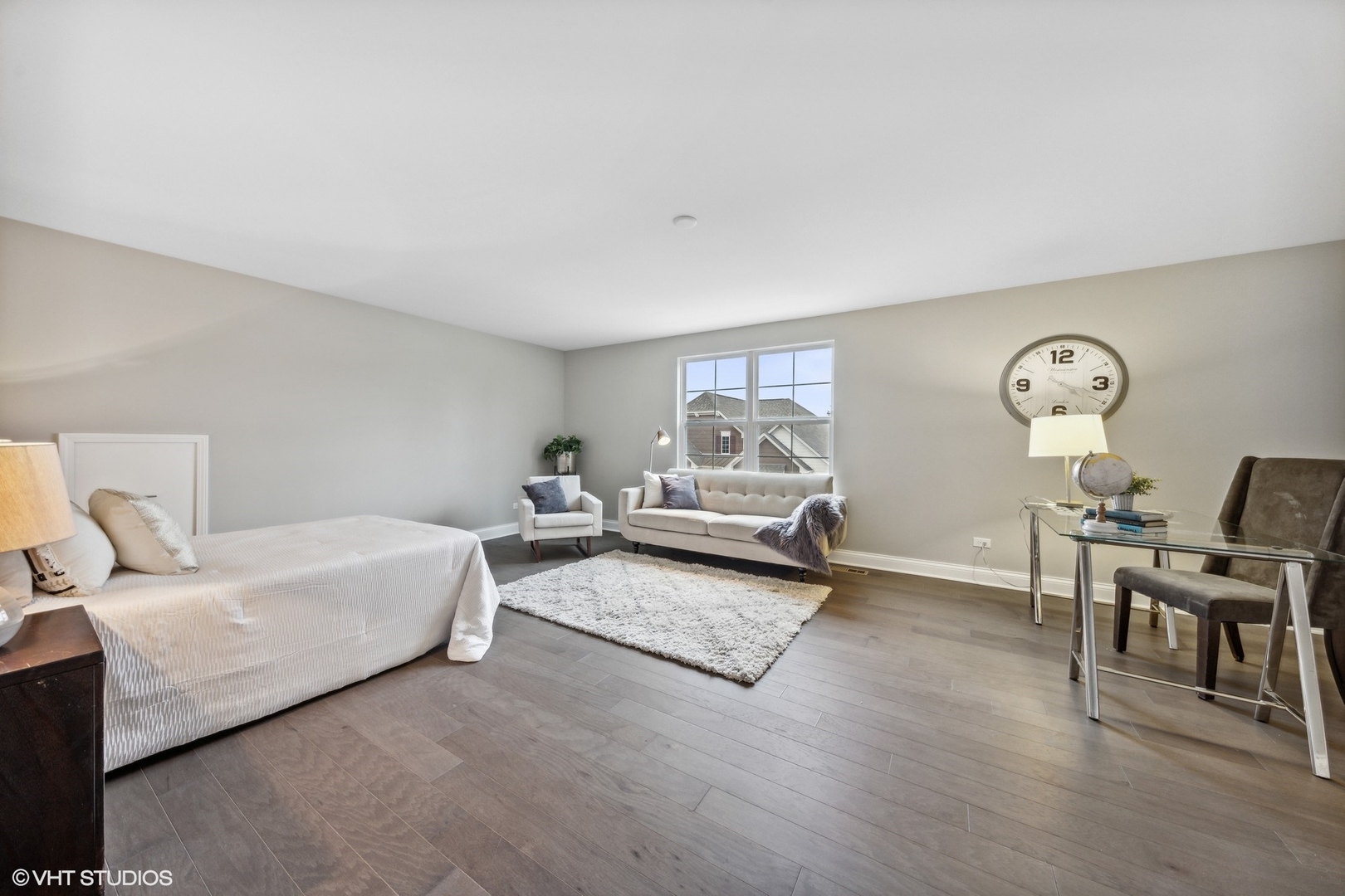 310 Arabian Circle Willowbrook, IL 60527 - Photo 20 of 36 a living room with furniture and a wooden floor