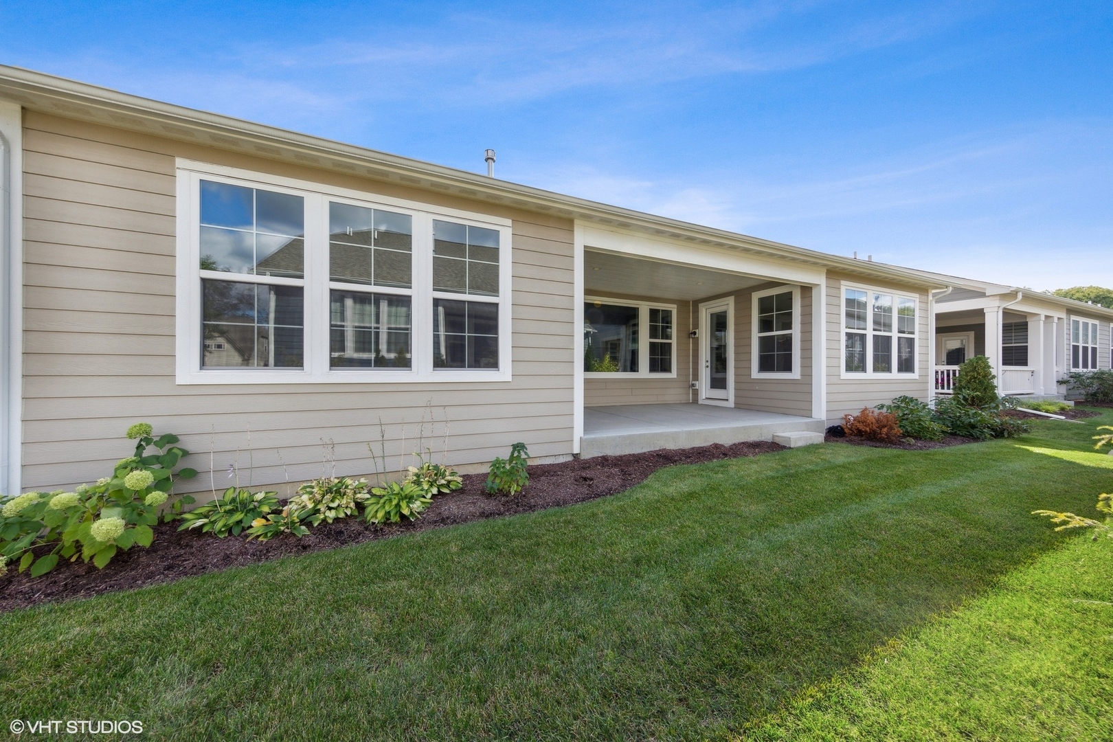310 Arabian Circle Willowbrook, IL 60527 - Photo 31 of 36 front view of a house with a yard