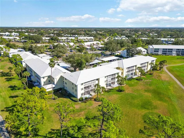 $225,000 | 433 Cerromar Lane, Unit 440, Venice, FL 34293