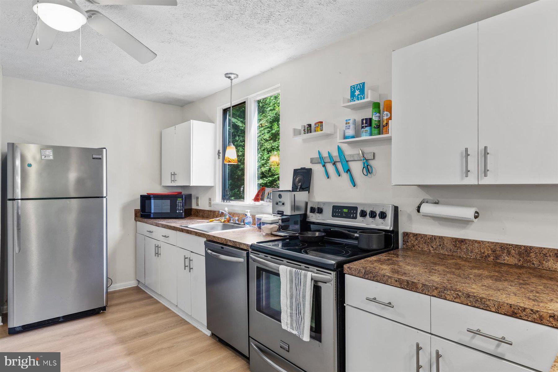 90 Windjammer Road Berlin, MD 21811 - Photo 11 of 32 Spacious and Bright Kitchen