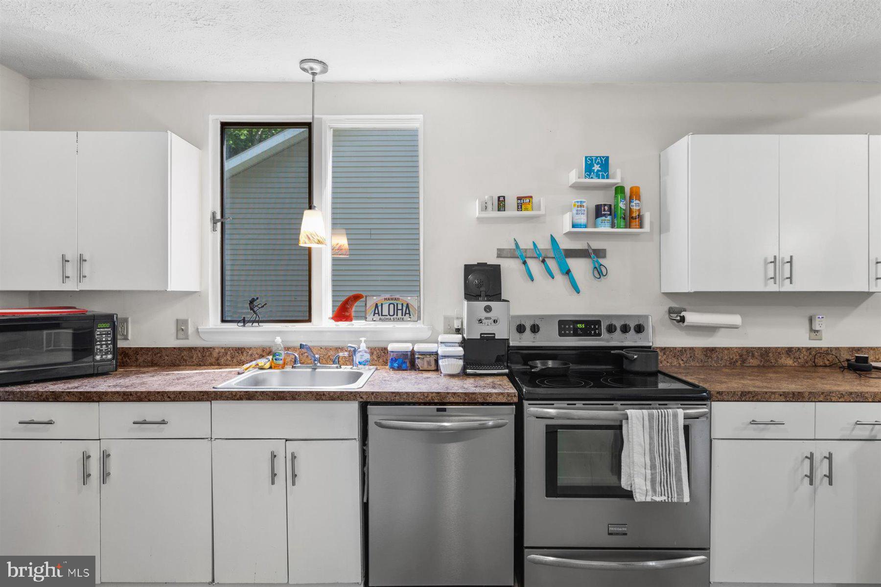 90 Windjammer Road Berlin, MD 21811 - Photo 12 of 32 Kitchen with Stainless Steel appliances