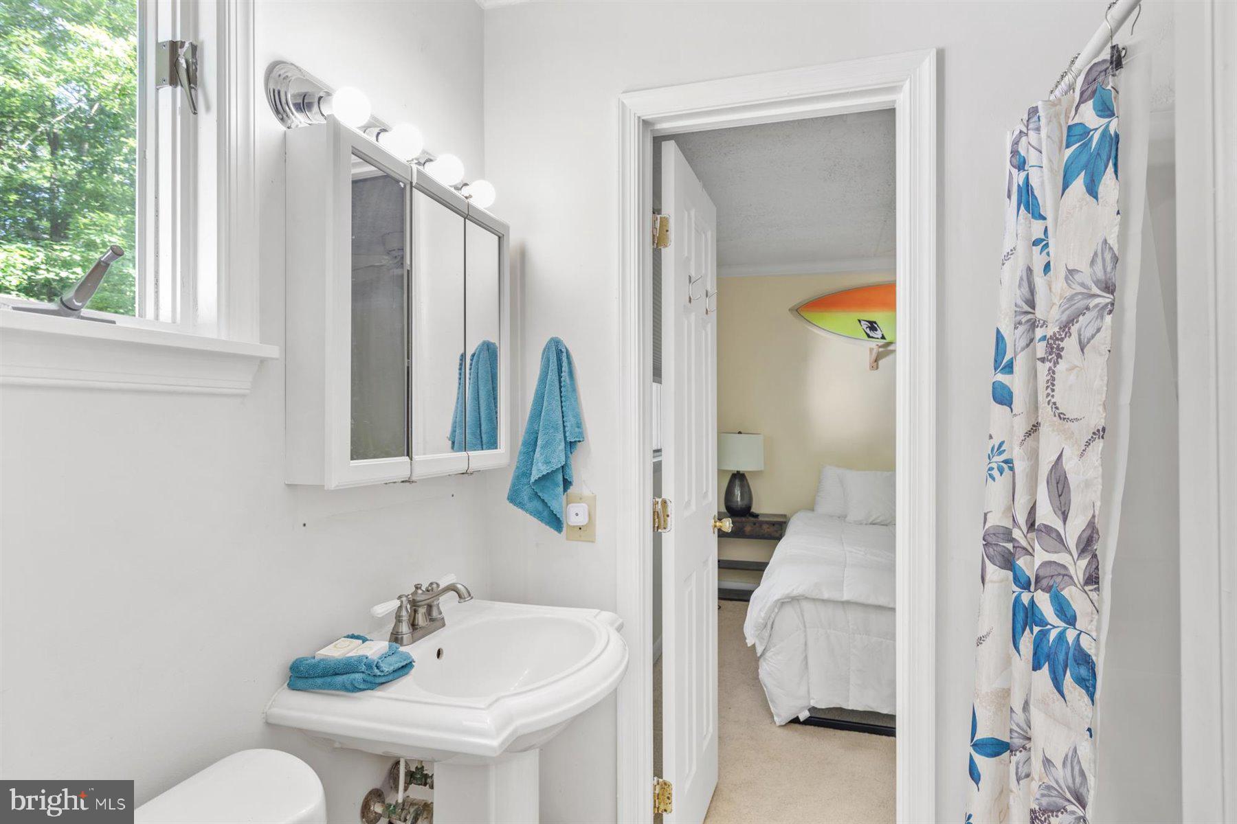 90 Windjammer Road Berlin, MD 21811 - Photo 23 of 32 Shared Hall Bathroom