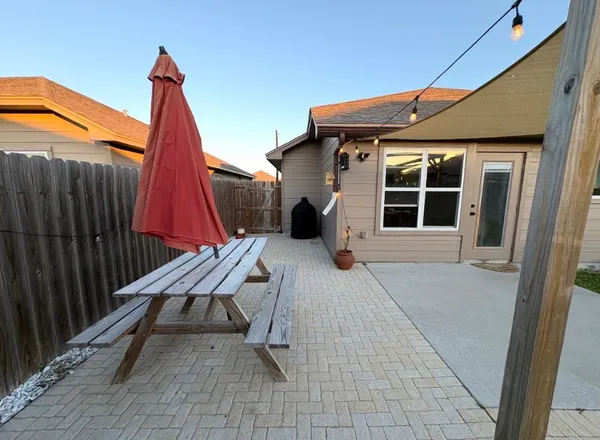 $2,200 | 7509 Loyd Neal Drive, Corpus Christi, TX 78414