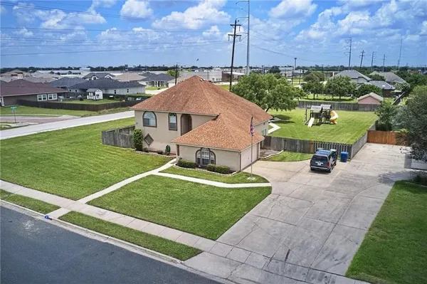 $2,795 | 14126 River Rock Drive, Corpus Christi, TX 78410