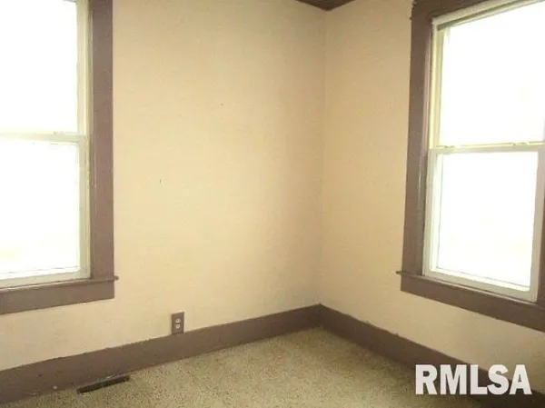 $62,000 | 301 Logan Street, New Holland, IL 62671