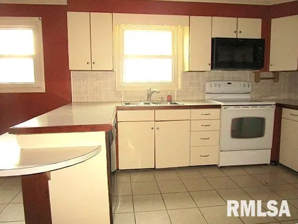 $62,000 | 301 Logan Street, New Holland, IL 62671