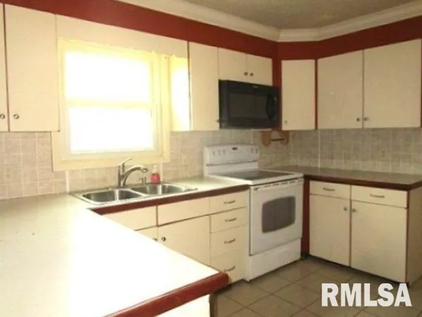 $62,000 | 301 Logan Street, New Holland, IL 62671