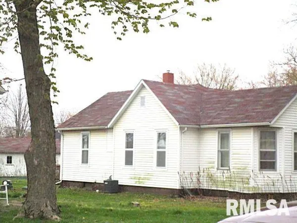 $62,000 | 301 Logan Street, New Holland, IL 62671