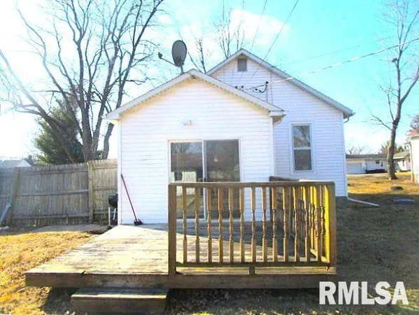 $62,000 | 301 Logan Street, New Holland, IL 62671