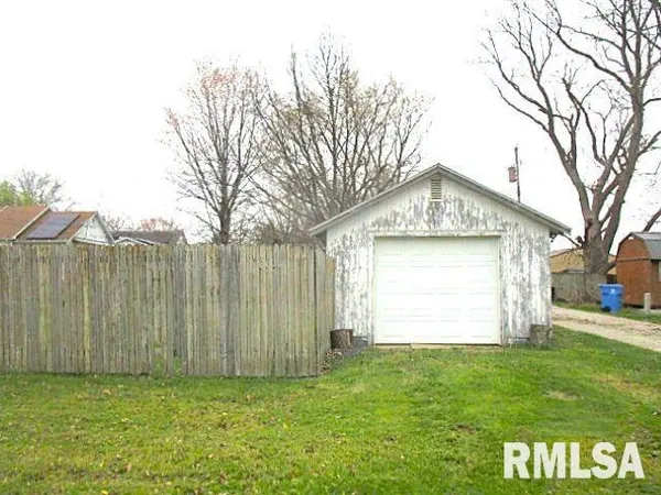$62,000 | 301 Logan Street, New Holland, IL 62671