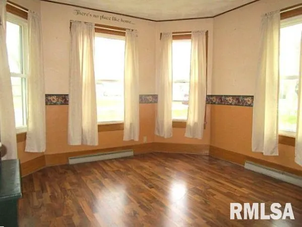 $62,000 | 301 Logan Street, New Holland, IL 62671