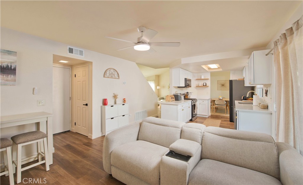 29130 Highplains Court Castaic, CA 91384 - Photo 5 of 37